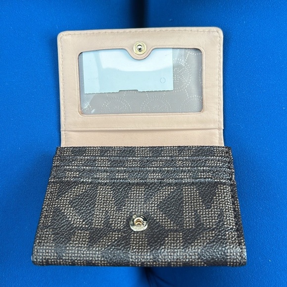 Micheal Kors card holder - Picture 5 of 5